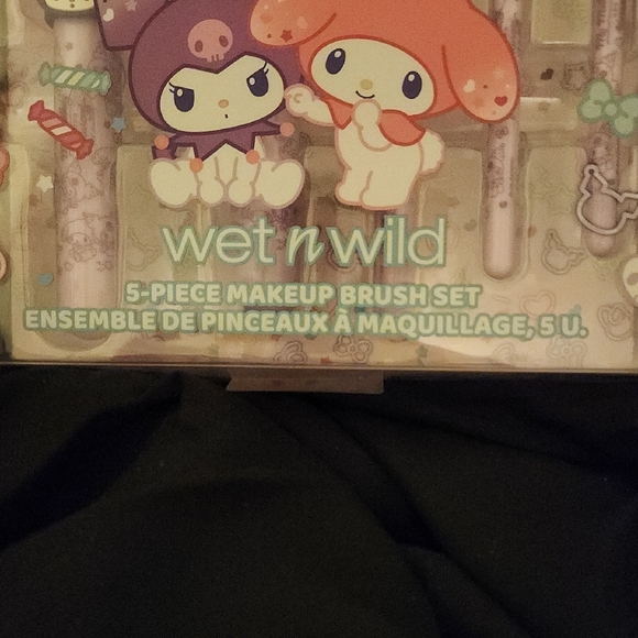 Wet n Wild My Melody & Kuromi Brush Set - Picture 2 of 6